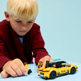 LEGO City Taxi Giallo, Giochi di costruzione Macchina Giocattolo con 2 Minifigure e Tetto Rimovibile, Sviluppo Motricità Fine, Regalo da 5+, Set da costruzione, 5 anno/i, Plastica, 122 pz, 214 g