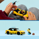 LEGO City Taxi Giallo, Giochi di costruzione Macchina Giocattolo con 2 Minifigure e Tetto Rimovibile, Sviluppo Motricità Fine, Regalo da 5+, Set da costruzione, 5 anno/i, Plastica, 122 pz, 214 g