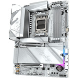 GIGABYTE X870 AORUS ELITE X3D ICE, Scheda madre argento/Bianco, VRM digitale 16+2+2 fasi, fino a 9000Hz DDR5 (OC), 2xPCIe 5.0 + 2xPCIe 4.0, Wi-Fi 7, LAN 2.5GbE, USB 4, AMD, Socket AM5, AMD Ryzen 7000 Series, AMD Ryzen 8000 Series, AMD Ryzen 9000 Series, Socket AM5, DDR5-SDRAM, 256 GB