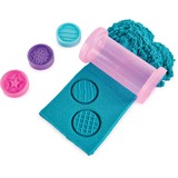 Spin Master Kinetic Sand Shimmer, Set di Gioco Laboratorio di Pasticceria Unicorni, 453 g di Sabbia Cinetica, Verde Acqua Luccicante e Rosa, 8 Attrezzi unicorno, Giocattoli Sensoriali per Bambini, 3+ Anni, Gioco di sabbia 