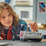 LEGO ǀ Marvel 76321 Spider-Man Contro Doc Ock: Duello sul Treno, Giocattolo con 4 Minifigure da Collezione, Idea Regalo 9+, Giochi di costruzione Giocattolo con 4 Minifigure da Collezione, Idea Regalo 9+, Set da costruzione, 9 anno/i, Plastica, 393 pz, 525 g