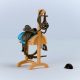 Schleich HORSE CLUB 42613 accessorio per miniature giocattolo Supporto per sella, Gioco figura Supporto per sella, 5 anno/i, Horses, Nero, Marrone