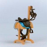 Schleich HORSE CLUB 42613 accessorio per miniature giocattolo Supporto per sella, Gioco figura Supporto per sella, 5 anno/i, Horses, Nero, Marrone