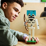 LEGO Minecraft Lo Scheletro, Giochi di costruzione Action Figure Giocattolo di Mob con Elmo di Diamante, Arco e Frecce, Base in Erba, Regalo 10+, Set da costruzione, 10 anno/i, Plastica, 502 pz, 700 g