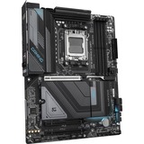 GIGABYTE X870 GAMING X WIFI7 Scheda Madre - Supporta CPU AMD Ryzen 9000, 16+2+2 fasi VRM, fino a 8000MHz DDR5 (OC), 1xPCIe 5.0 + 2xPCIe 4.0, Wi-Fi 7, LAN 2.5GbE, USB 4 Nero/grigio, 16+2+2 fasi VRM, fino a 8000MHz DDR5 (OC), 1xPCIe 5.0 + 2xPCIe 4.0, Wi-Fi 7, LAN 2.5GbE, USB 4, AMD, Socket AM5, AMD Ryzen 7000 Series, AMD Ryzen 8000 Series, AMD Ryzen 9000 Series, Socket AM5, 256 GB, DDR5-SDRAM