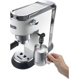DeLonghi Dedica Style Dedica EC685.W Macchina da Caffè Manuale Espresso e Cappuccino, Compatibile con Polvere o Cialde E.S.E., Spegnimento Automatico, Serbatoio Estraibile 1.1L, 1450W, 15bar, Bianco, Macchina per espresso bianco/argento lucido, Compatibile con Polvere o Cialde E.S.E., Spegnimento Automatico, Serbatoio Estraibile 1.1L, 1450W, 15bar, Bianco, Macchina per espresso, 1,1 L, Cialde caffè, Caffè macinato, 1300 W, Nero, Argento, Bianco